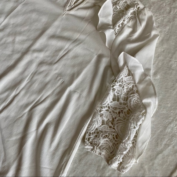 Andree by unit white top with crochet sleeve - Picture 3 of 4